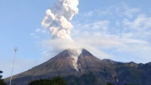 Mitos yang Melekat di Gunung Merapi