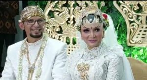 Roro Fitria Resmi Menikah Dengan Andri Irawan