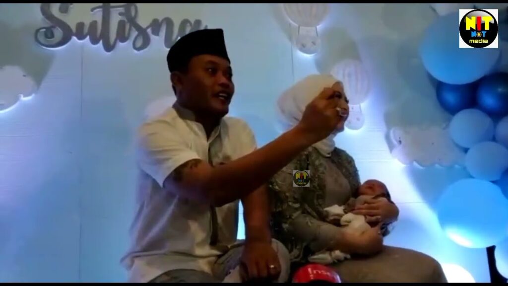 Meriah Acara Aqiqah Anak Sule Dan Nathalie Holscher Adzam Adriansyah Sutisna