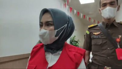 Jalani Sidang Tuntutan, Medina Zein : Deg-degkan Tapi Banyak Berdoa