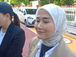 Marissya Icha dan Fitri Salhuteru Jenguk Medina Zein di Lapas Perempuan Kelas II A